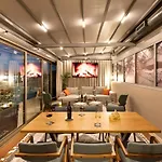 S Boutique 5*