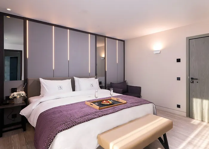 S Boutique 5*