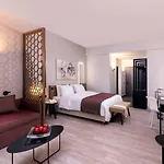 S Boutique Ξενοδοχείο 5*